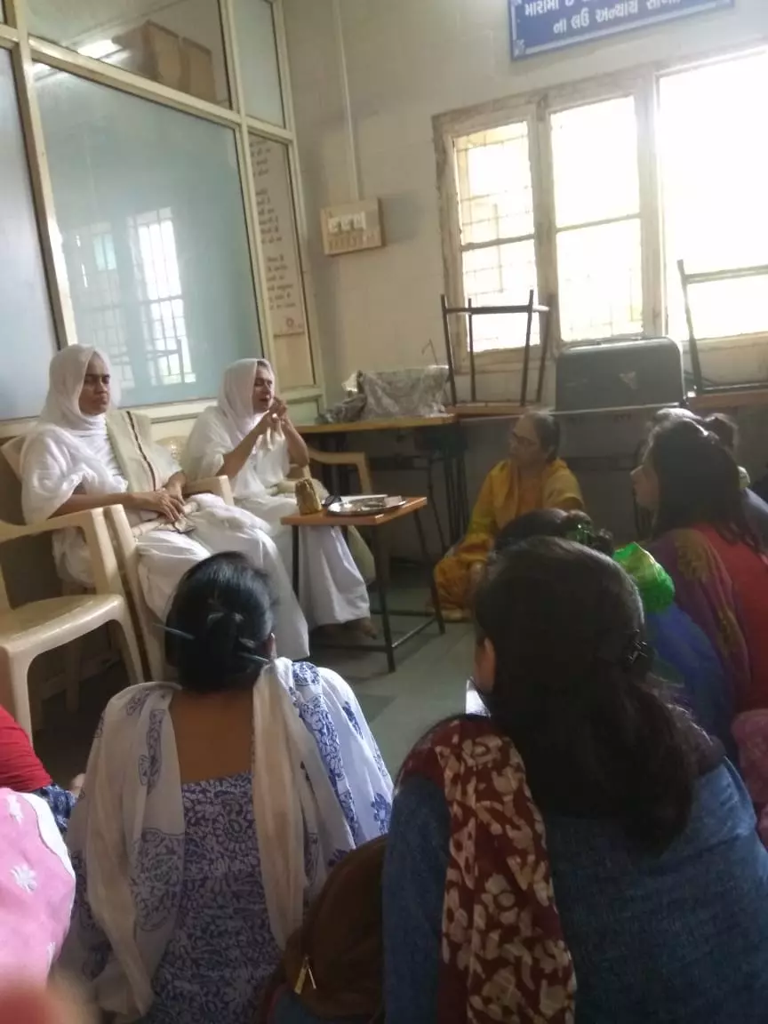 Jain Sadhviji Maharaj Vyakhyan at Center